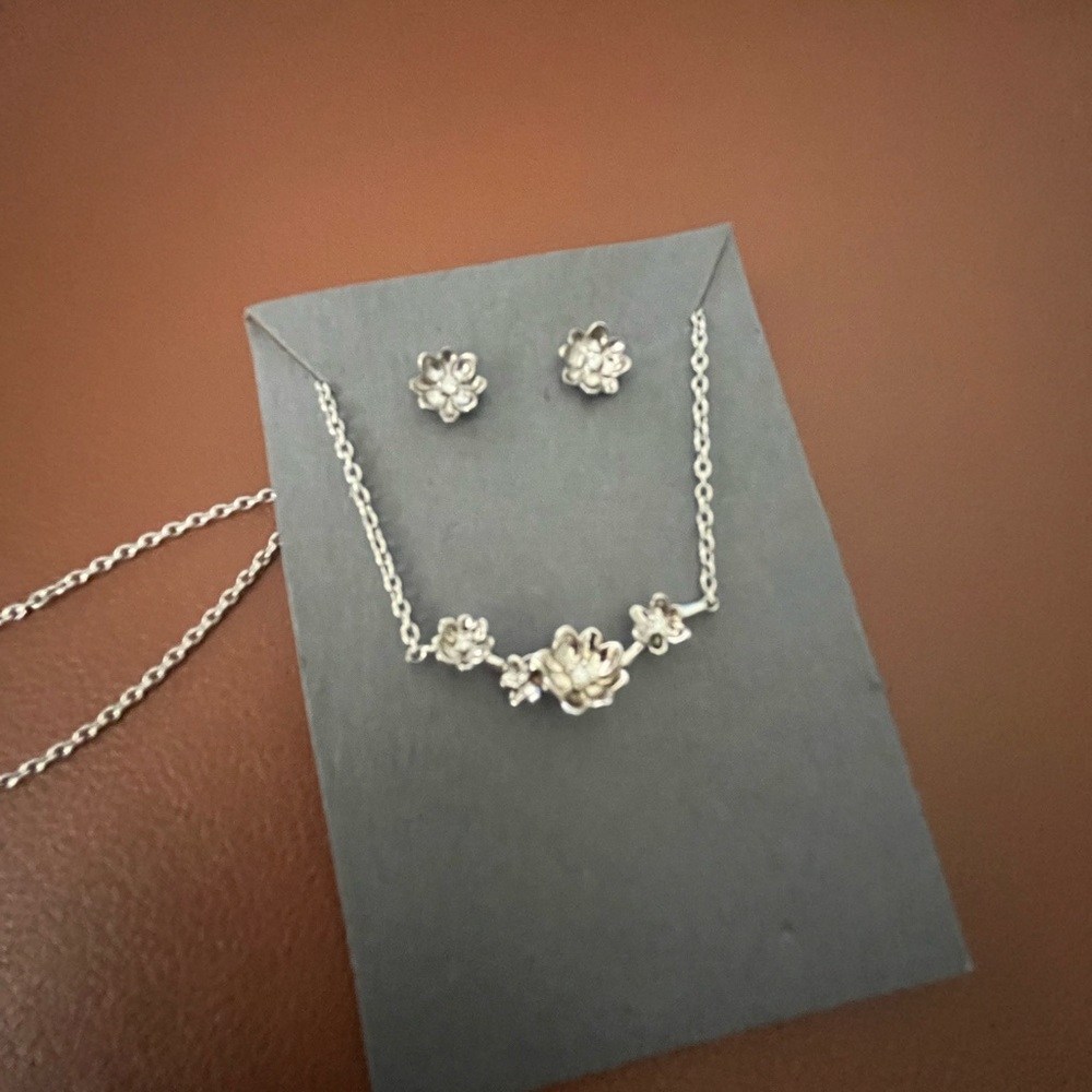 Brilliant Earth Silver Floral Jewelry Set